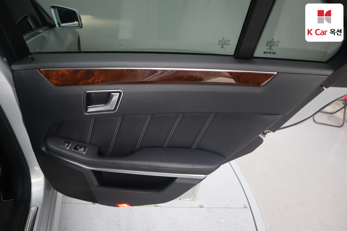 Mercedes-Benz E-Class 2014 - Image 30