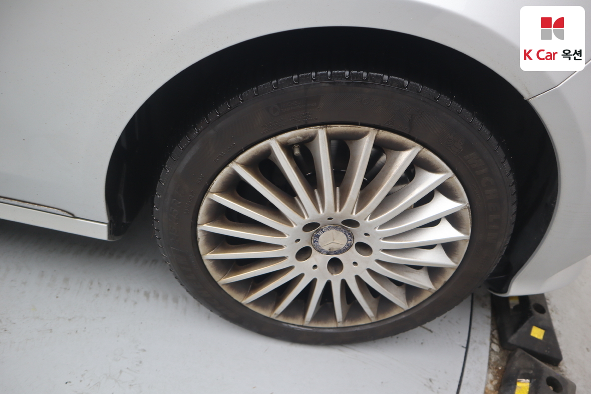 Mercedes-Benz E-Class 2014 - Image 40