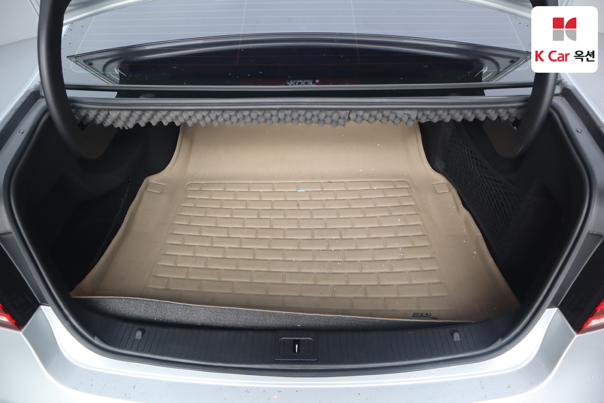 Mercedes-Benz E-Class 2014 - Image 29