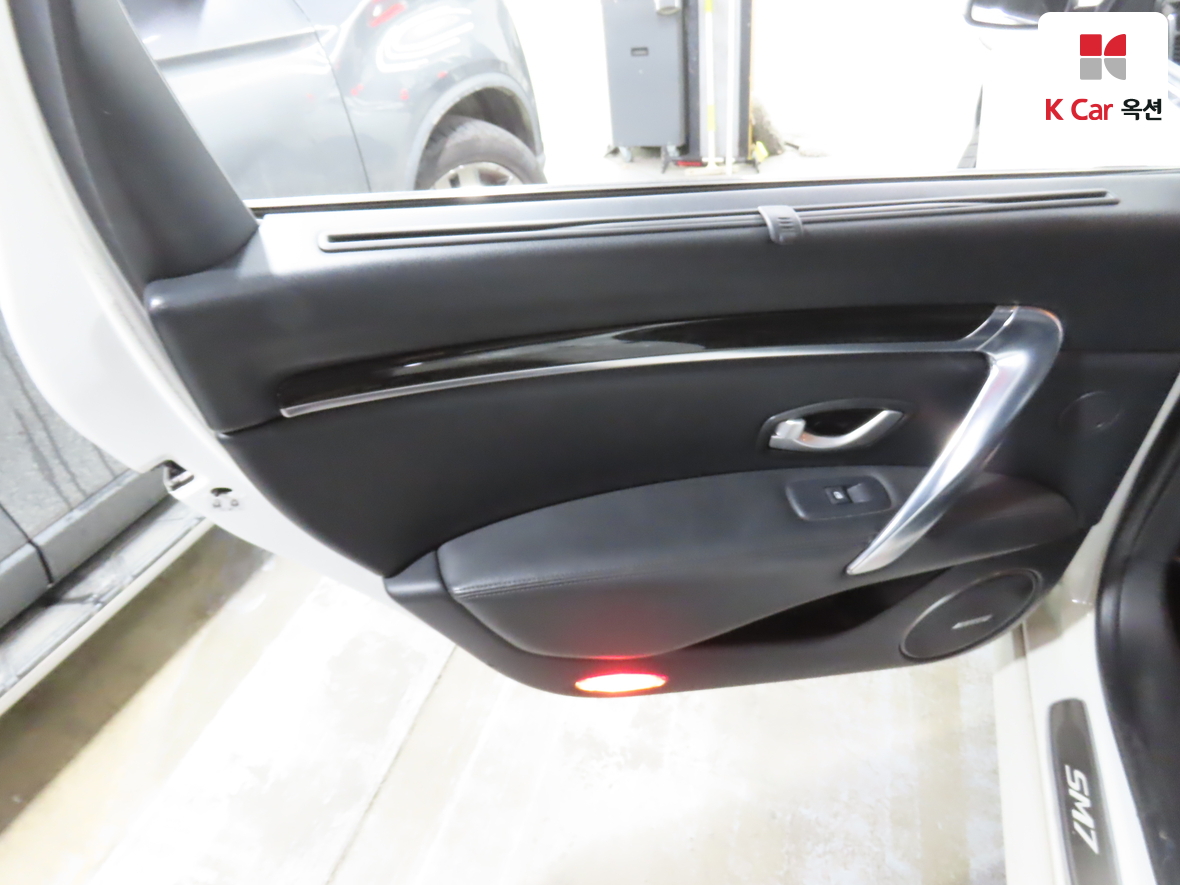 Renault Samsung SM7 2012 - Image 24