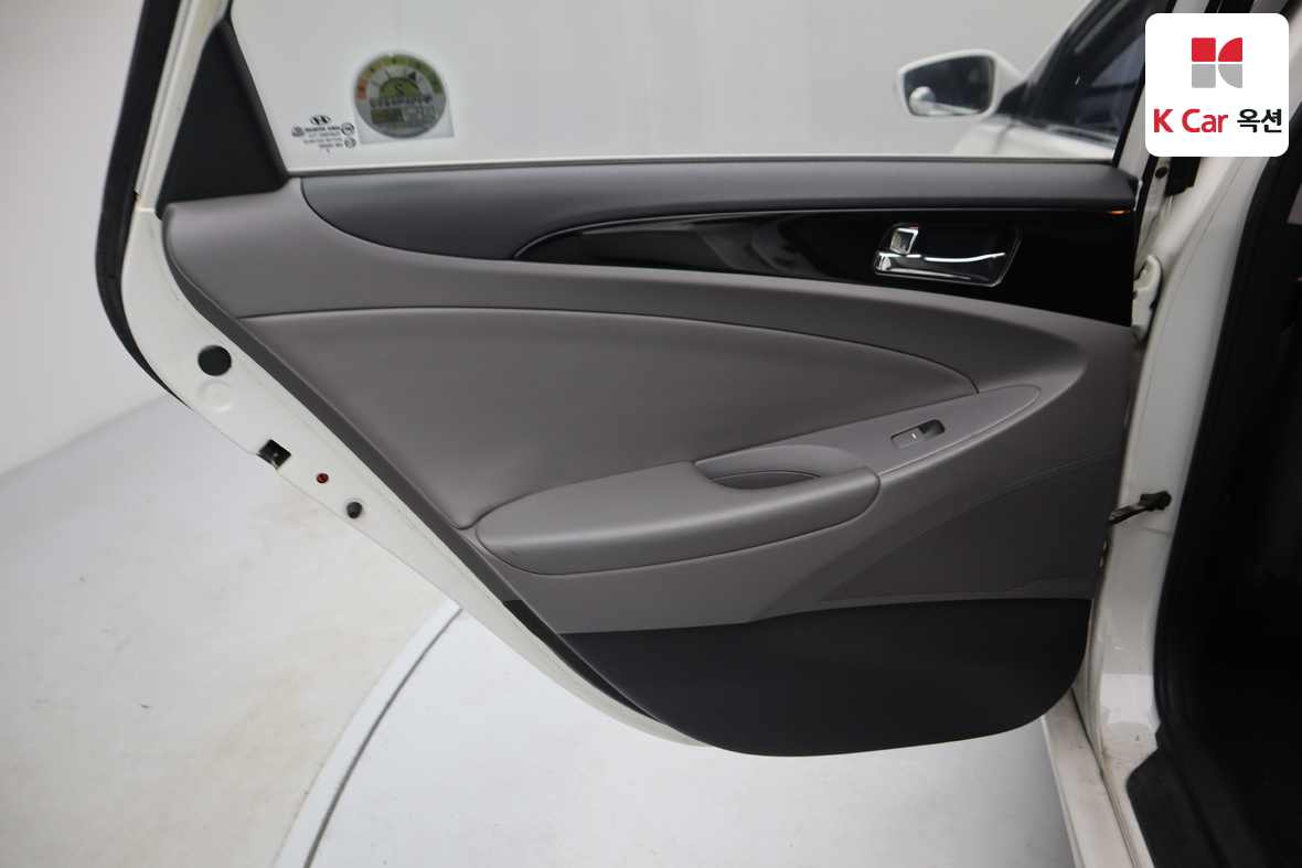 Hyundai Sonata 2011 - Image 25