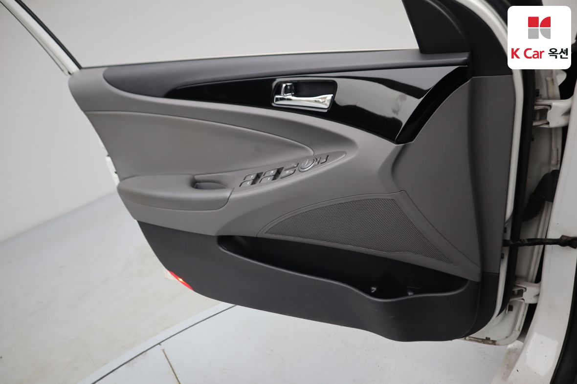 Hyundai Sonata 2011 - Image 8