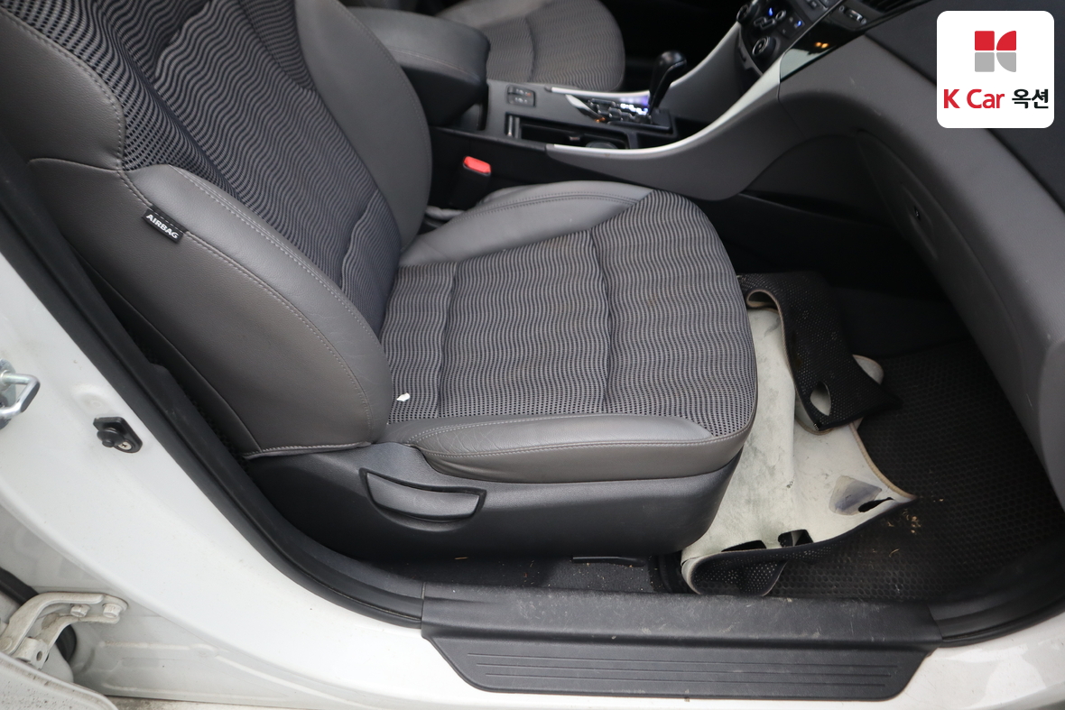 Hyundai Sonata 2011 - Image 32