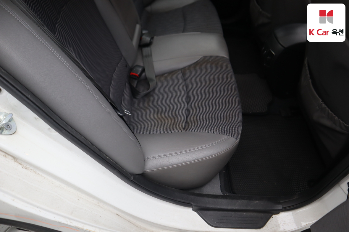 Hyundai Sonata 2011 - Image 30