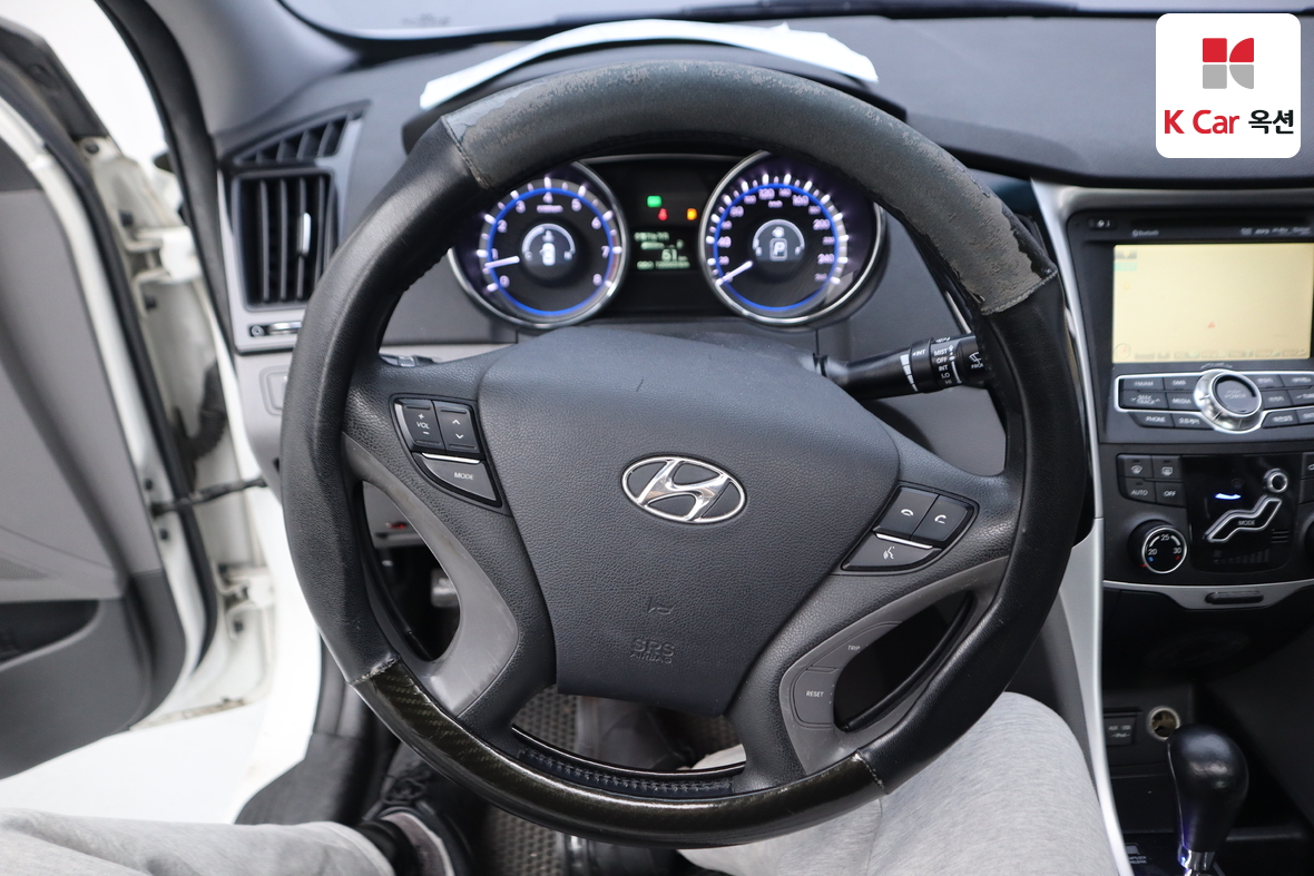 Hyundai Sonata 2011 - Image 10