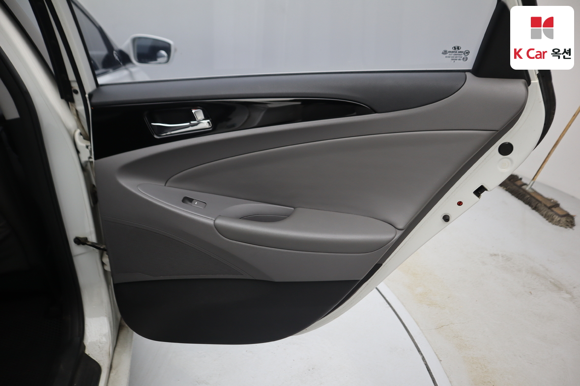 Hyundai Sonata 2011 - Image 29