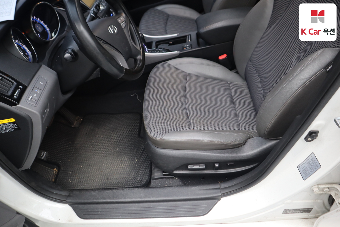 Hyundai Sonata 2011 - Image 21