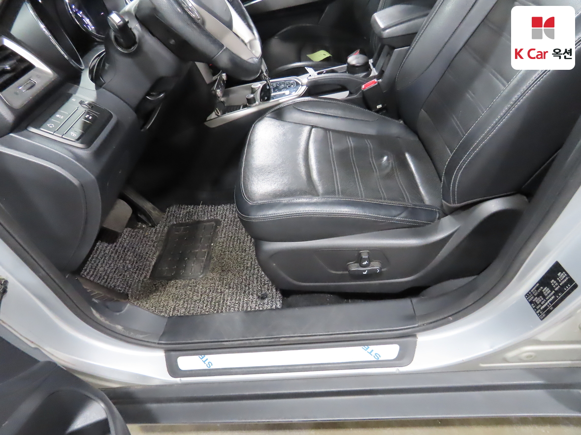 KG Mobility Tivoli 2016 - Image 18