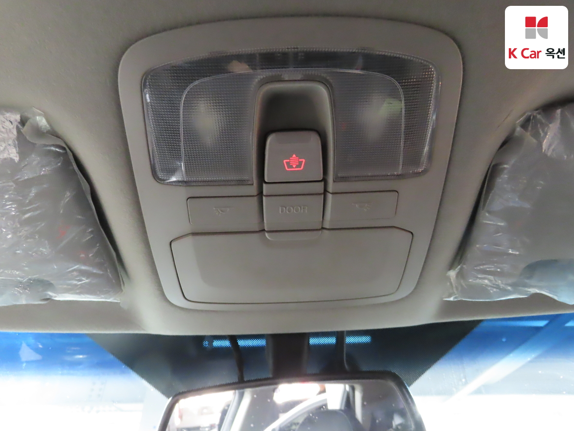 KG Mobility Tivoli 2016 - Image 12