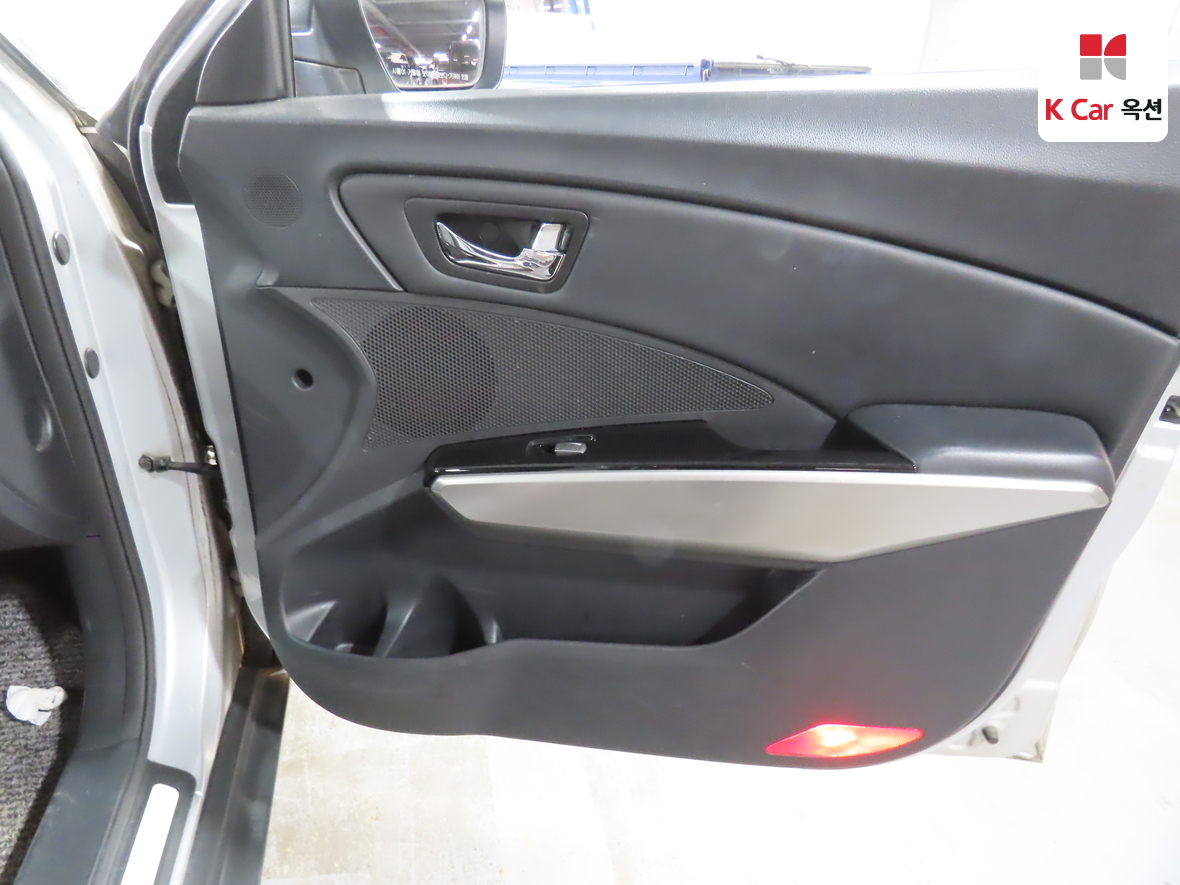 KG Mobility Tivoli 2016 - Image 31