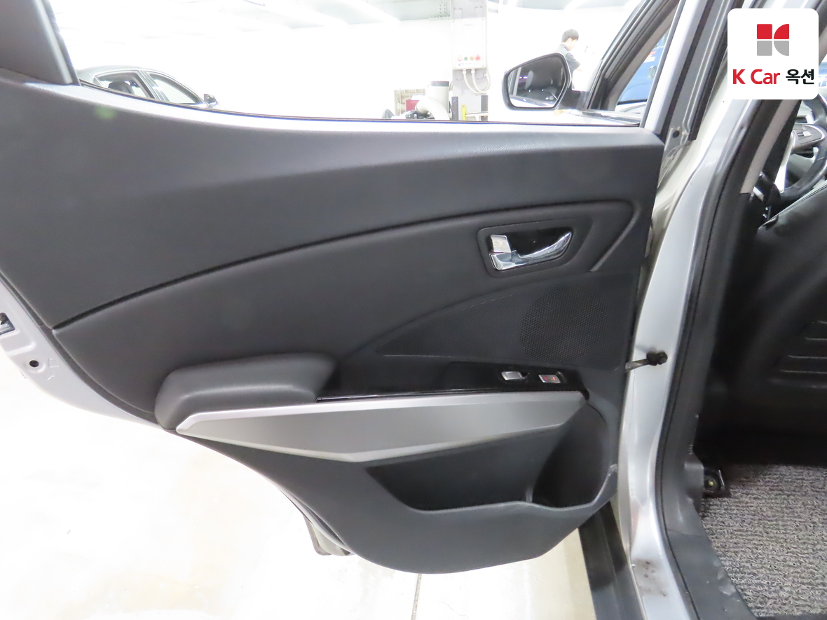 KG Mobility Tivoli 2016 - Image 24