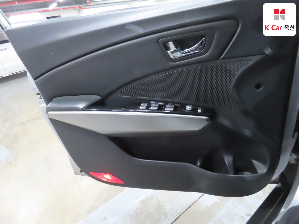 KG Mobility Tivoli 2016 - Image 8