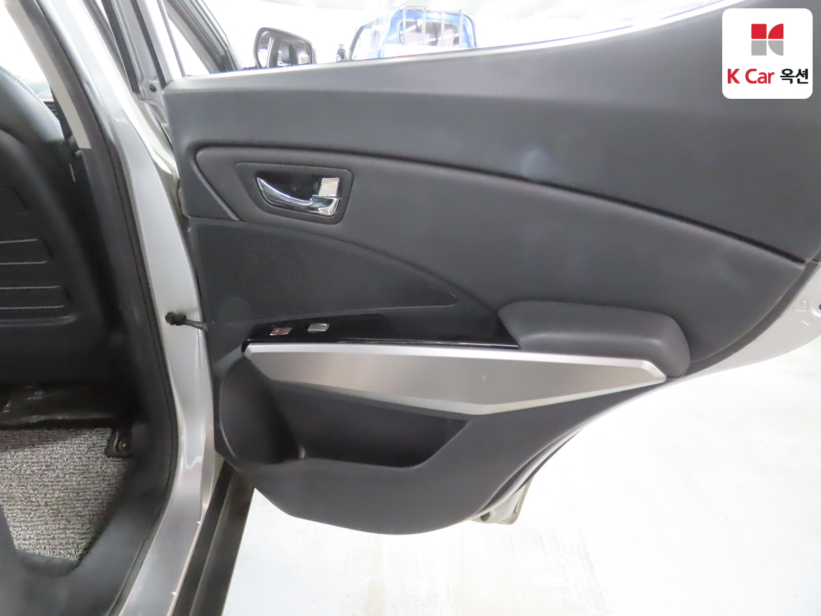 KG Mobility Tivoli 2016 - Image 29