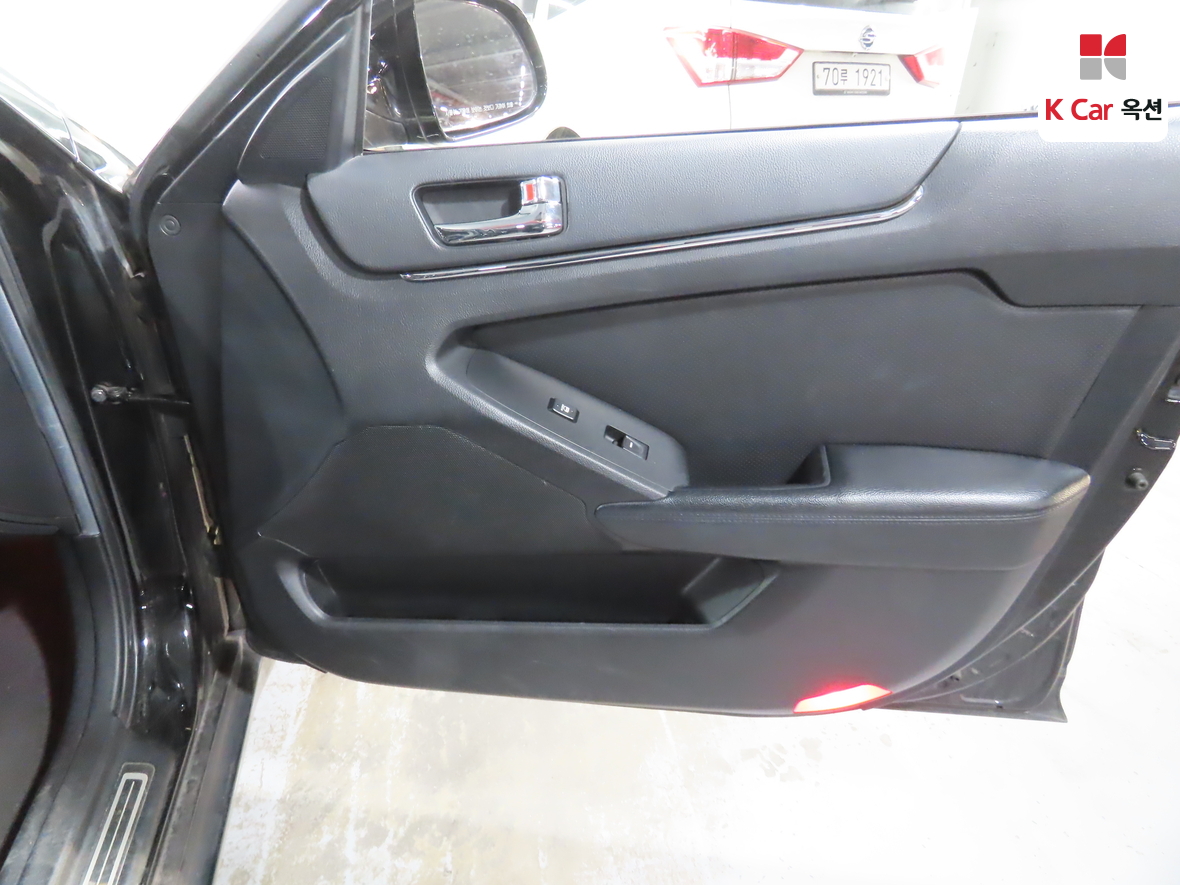 Kia K7 2010 - Image 27