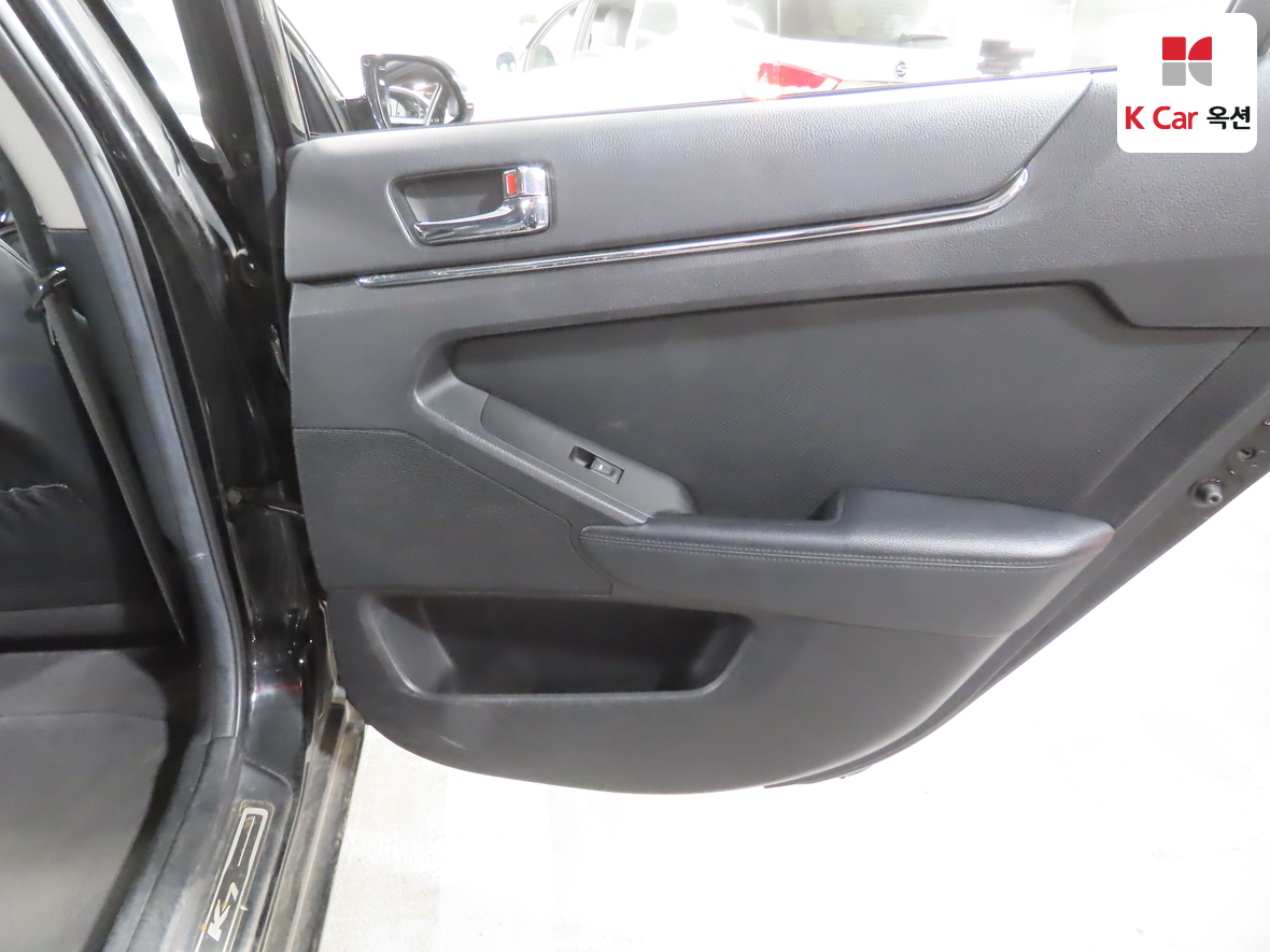 Kia K7 2010 - Image 25