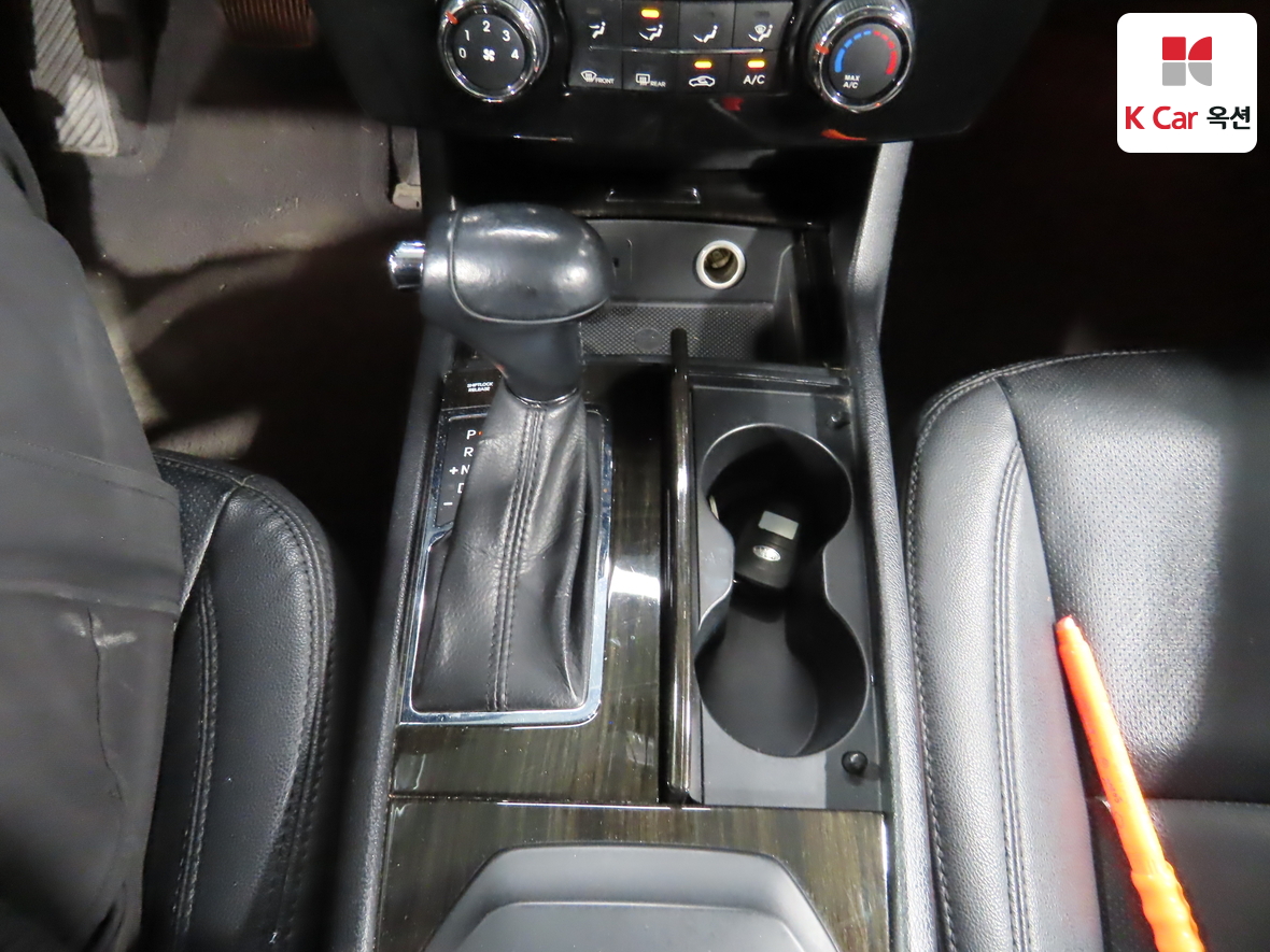 Kia K7 2010 - Image 16