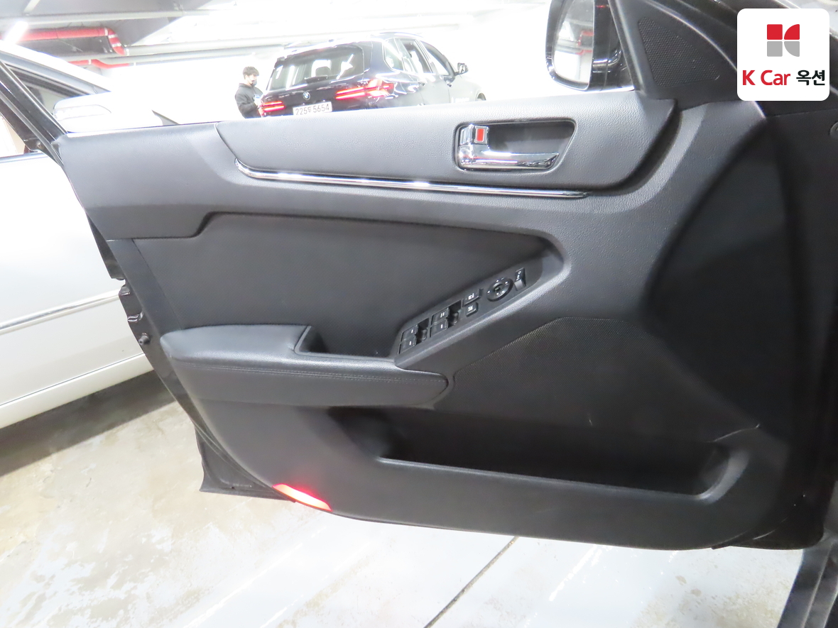 Kia K7 2010 - Image 8