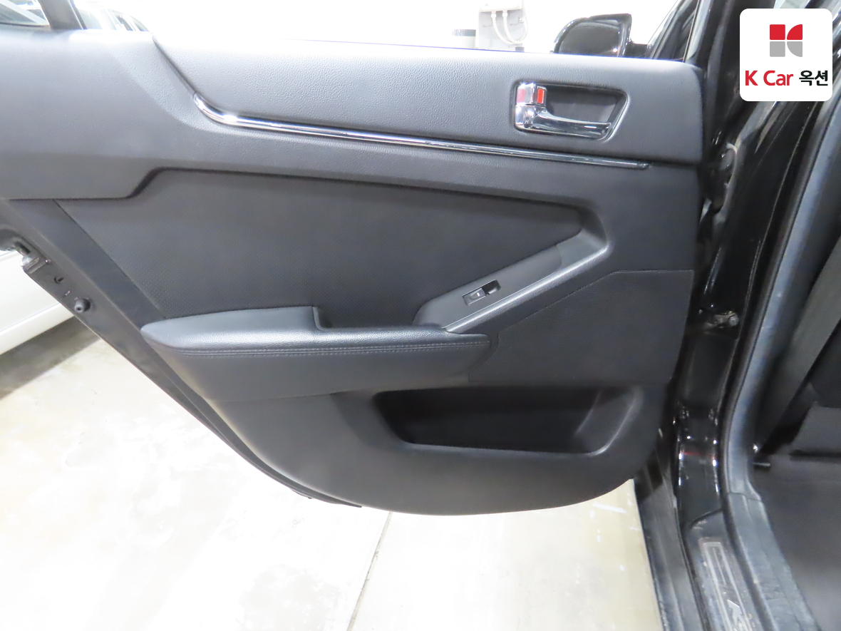 Kia K7 2010 - Image 21