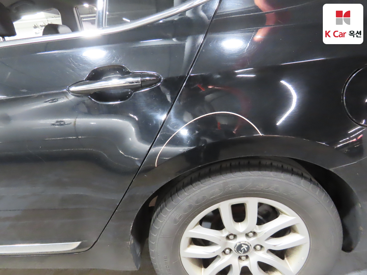 Kia K7 2010 - Image 37