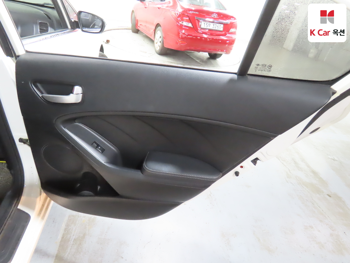 Kia K3 2016 - Image 27