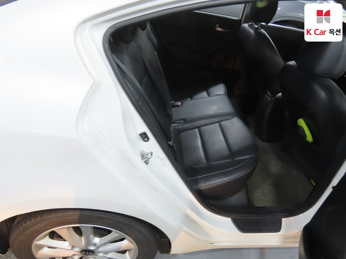 Kia K3 2016 - Image 28