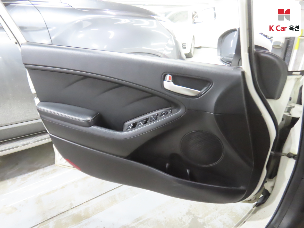 Kia K3 2016 - Image 8