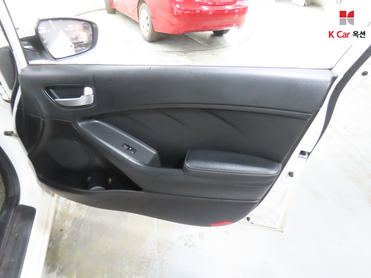 Kia K3 2016 - Image 29