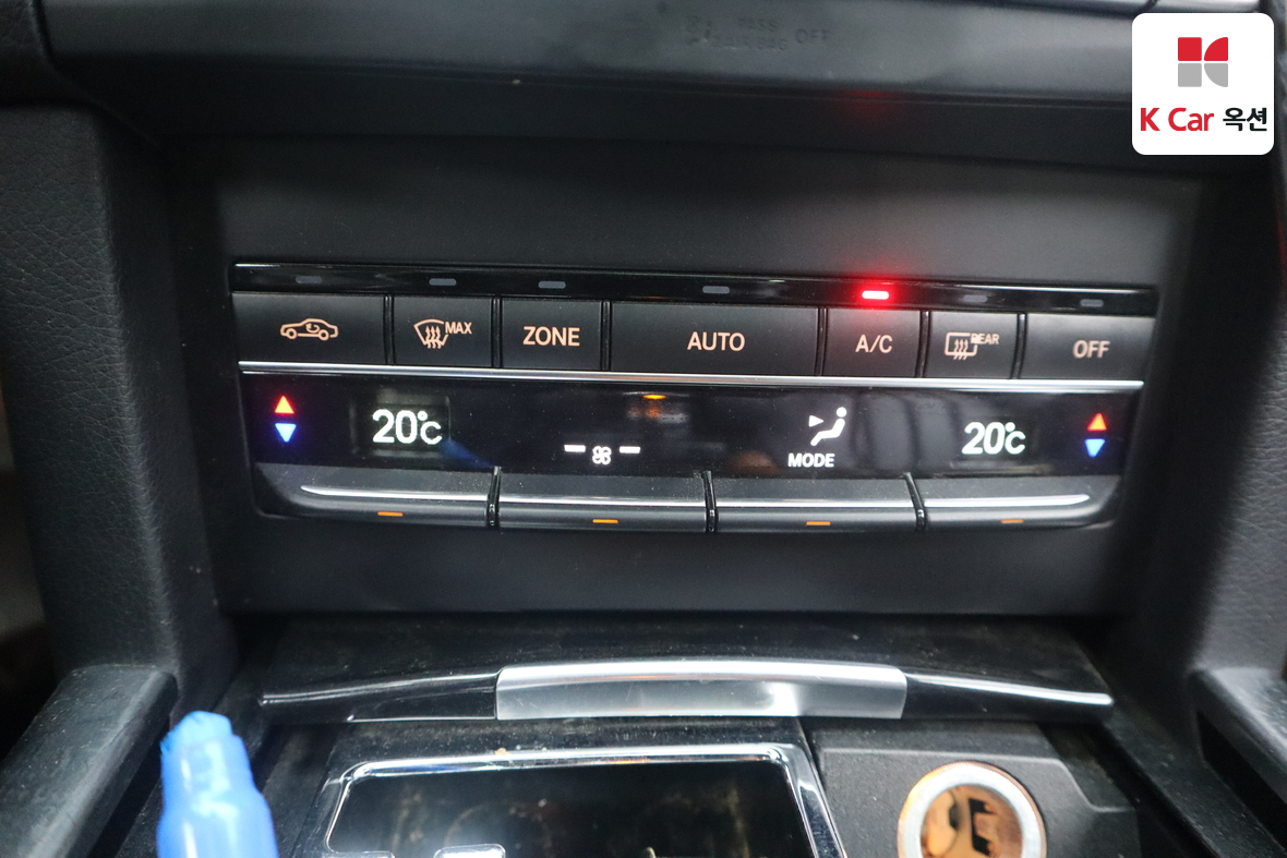 Mercedes-Benz E-Class - 16