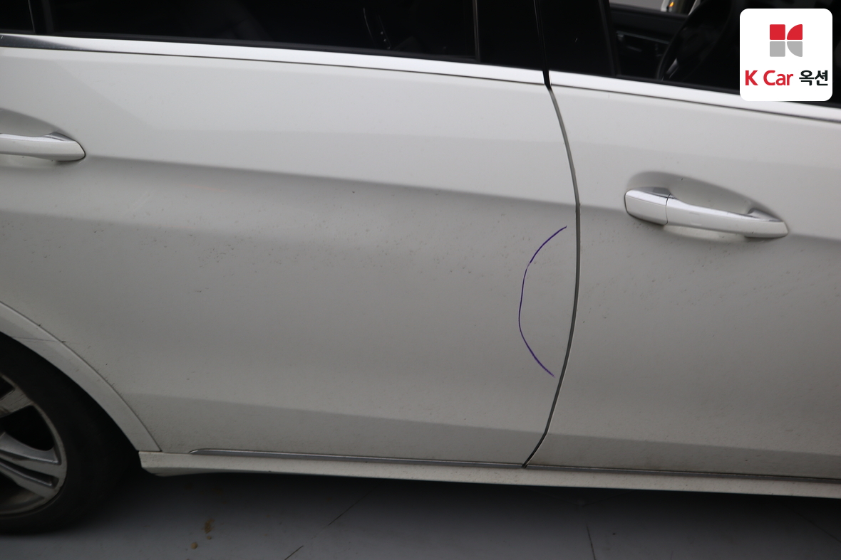 Mercedes-Benz E-Class - 40
