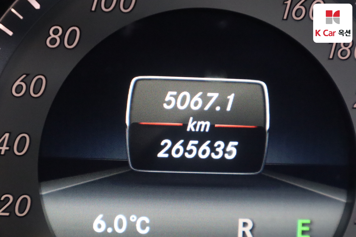 Mercedes-Benz E-Class - 4
