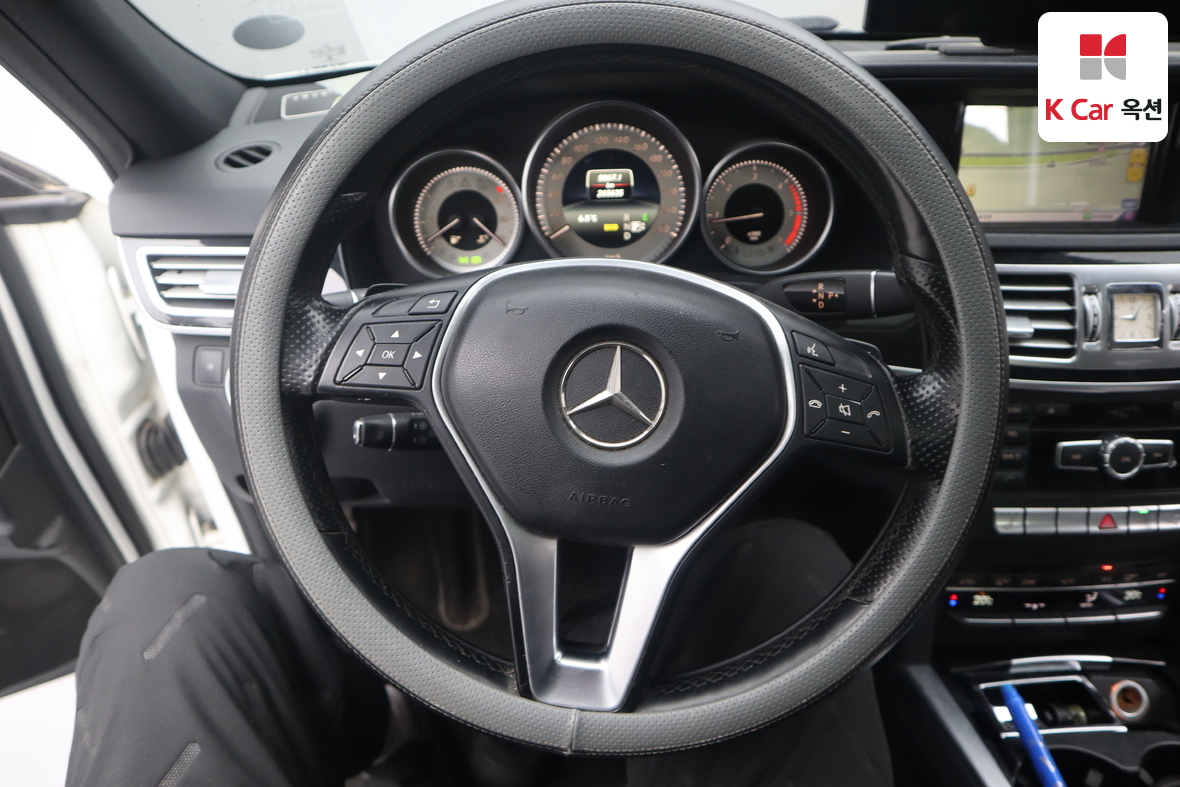 Mercedes-Benz E-Class - 10
