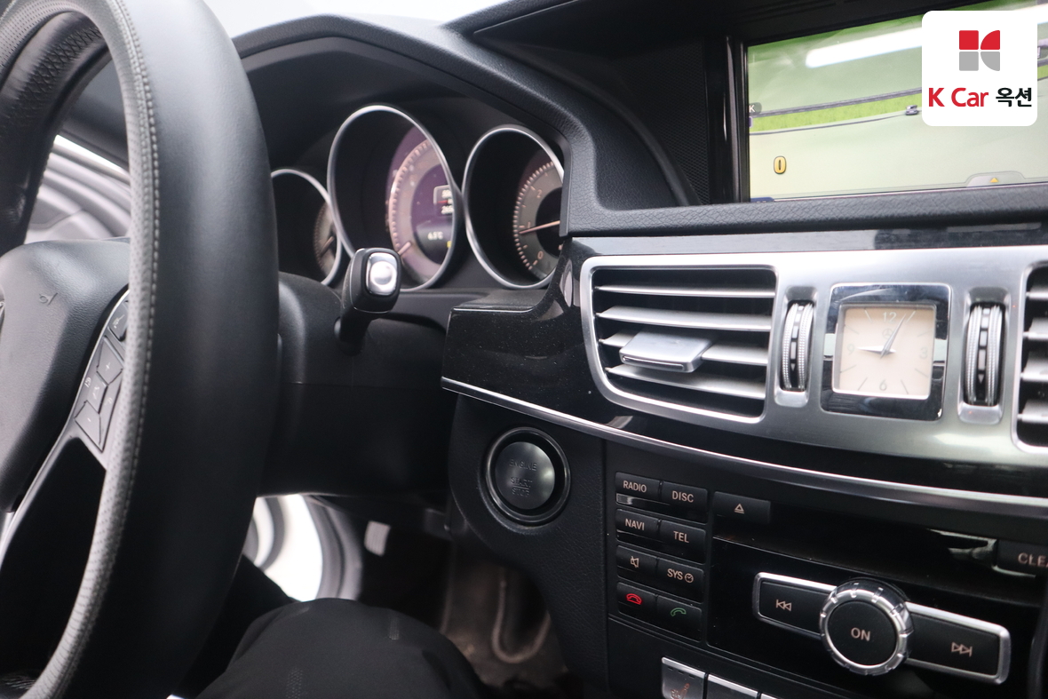 Mercedes-Benz E-Class - 11