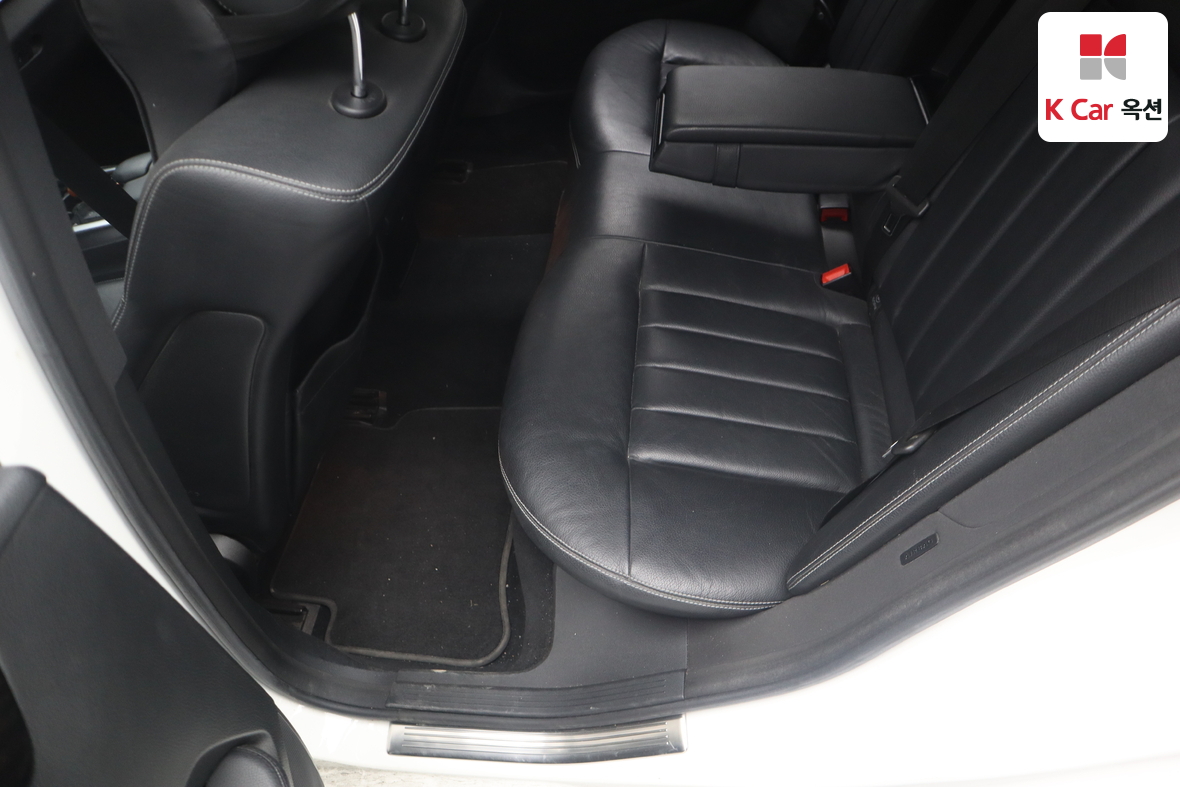 Mercedes-Benz E-Class - 24