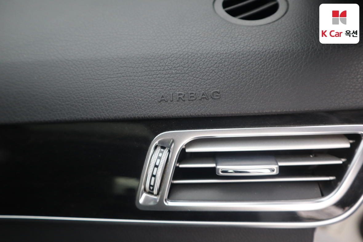 Mercedes-Benz E-Class - 33