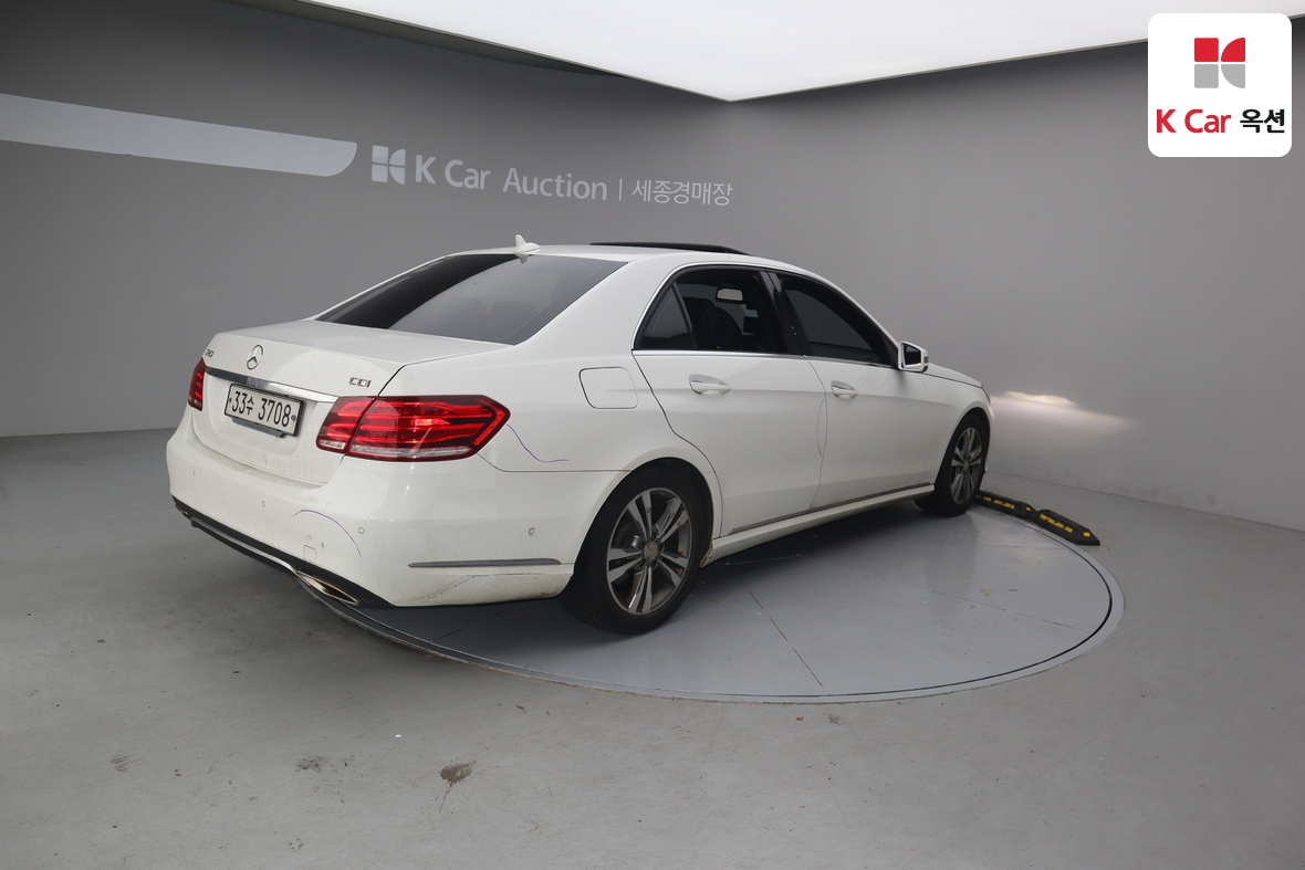 Mercedes-Benz E-Class - 2