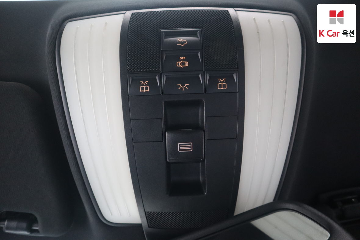 Mercedes-Benz E-Class - 13