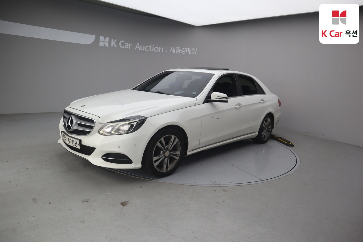 Mercedes-Benz E-Class - 1