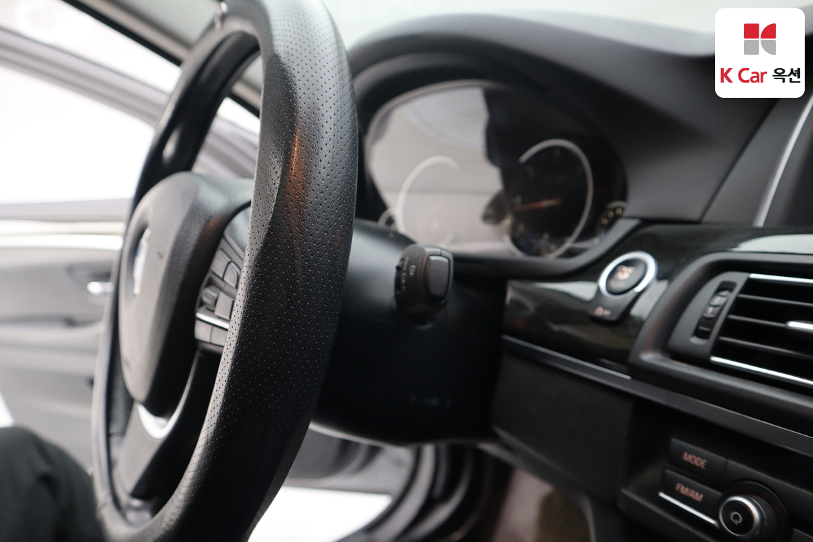 BMW 5 Series 2014 - Image 11