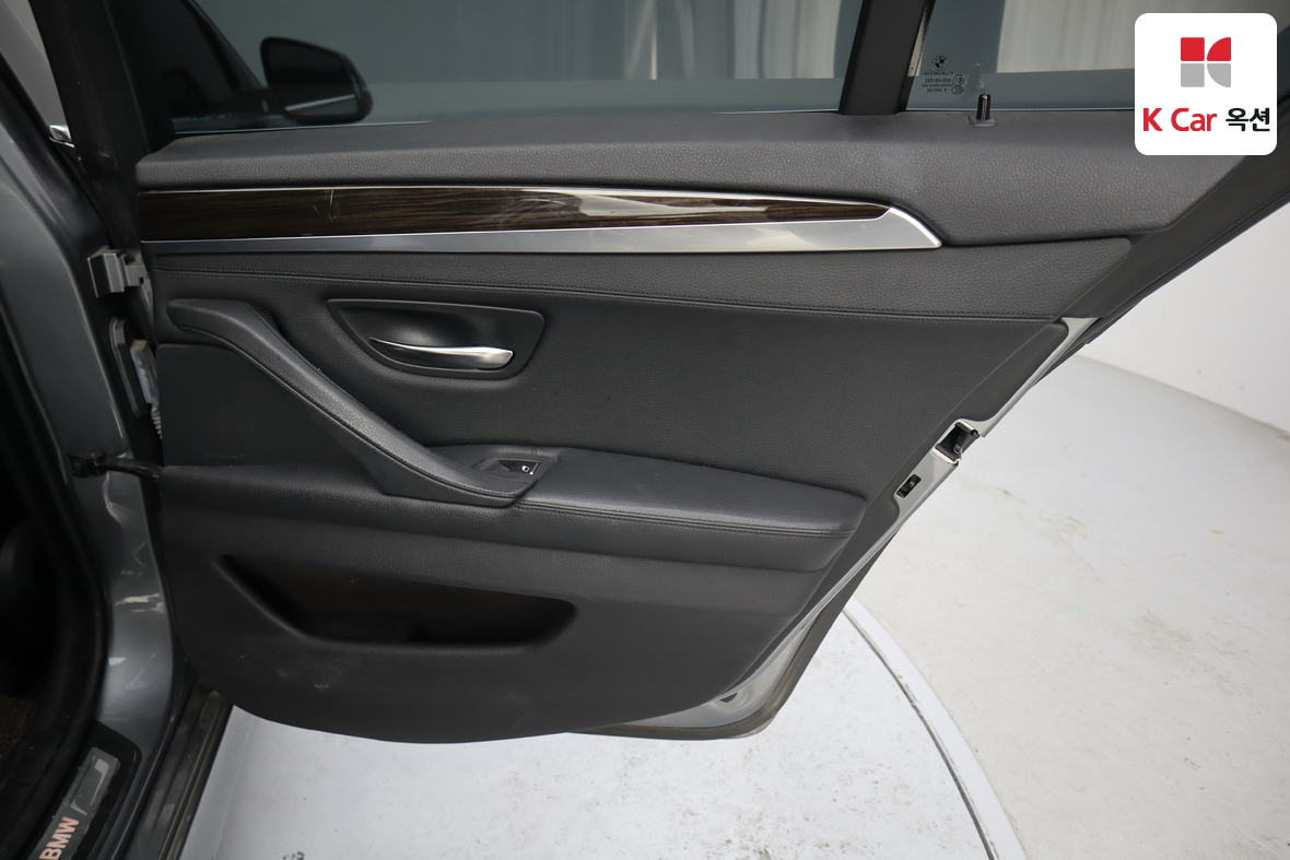 BMW 5 Series 2014 - Image 31