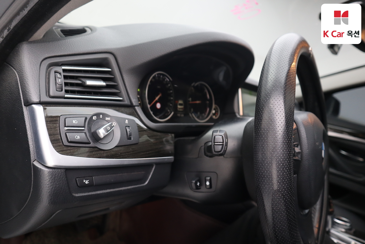 BMW 5 Series 2014 - Image 9