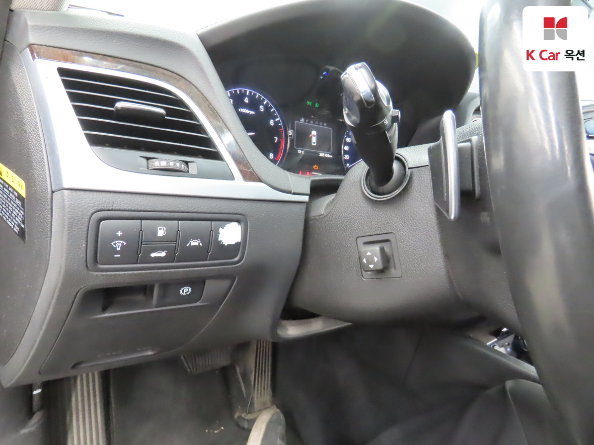 هيونداي جينيسيس 2014 - صورة 9