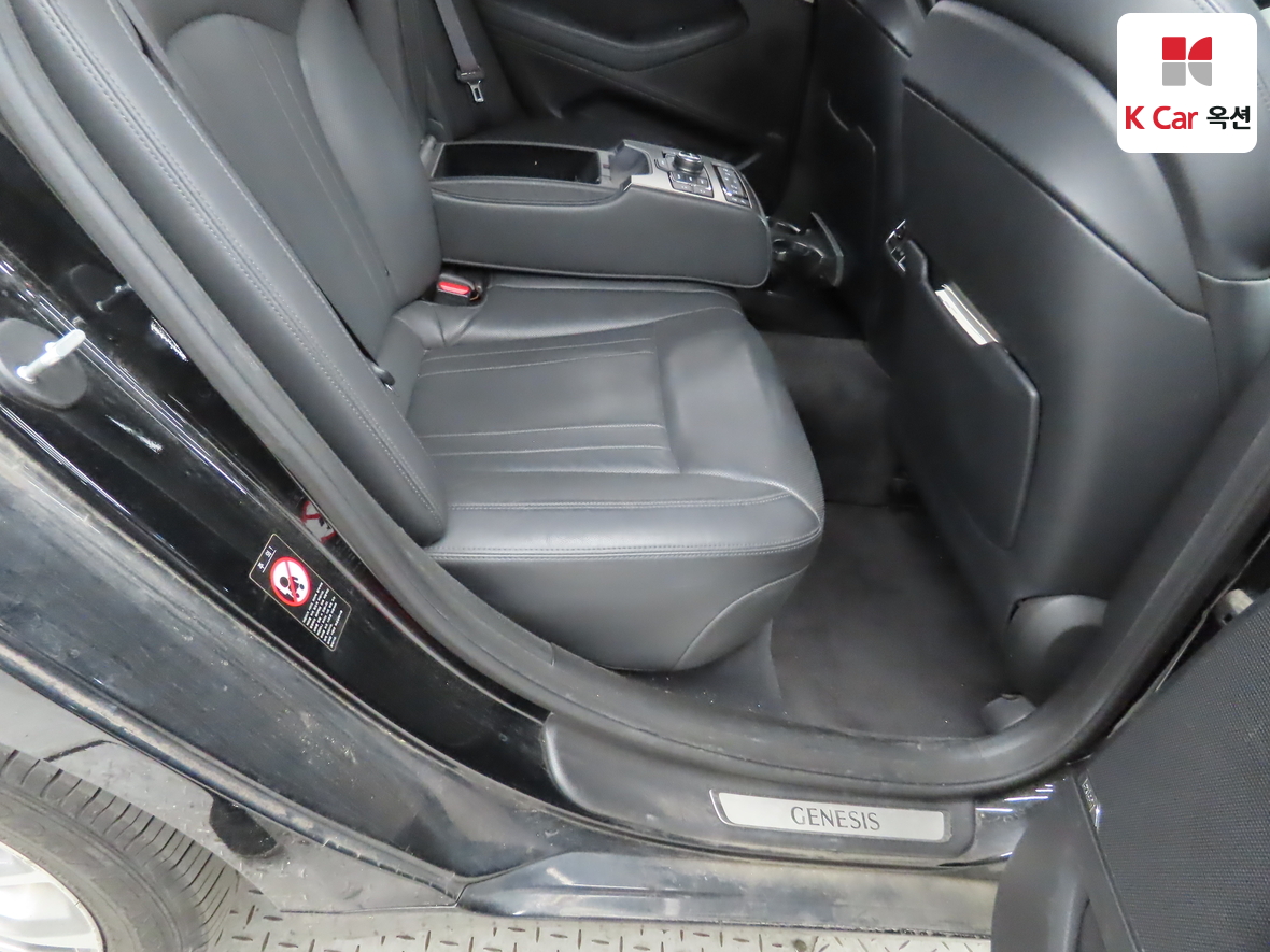 هيونداي جينيسيس 2014 - صورة 28