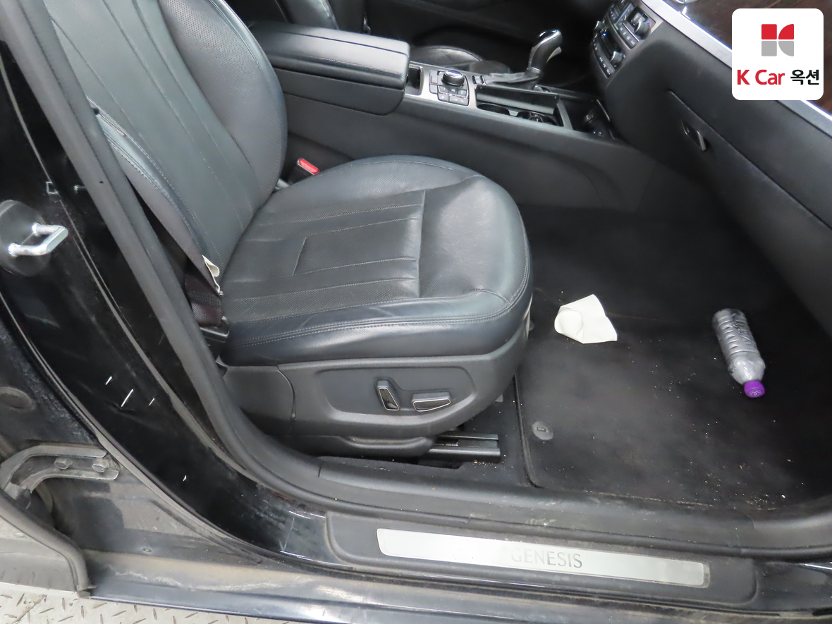 هيونداي جينيسيس 2014 - صورة 30