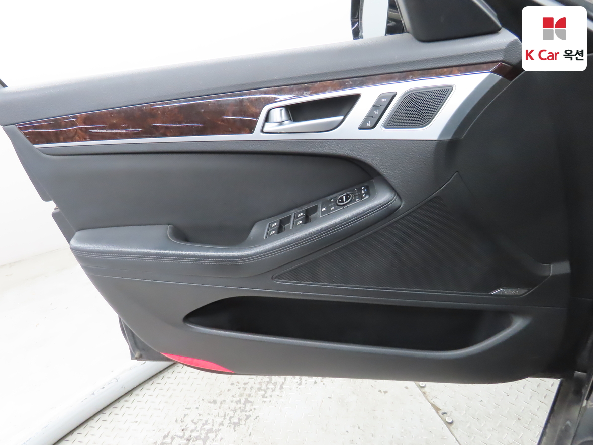 هيونداي جينيسيس 2014 - صورة 8