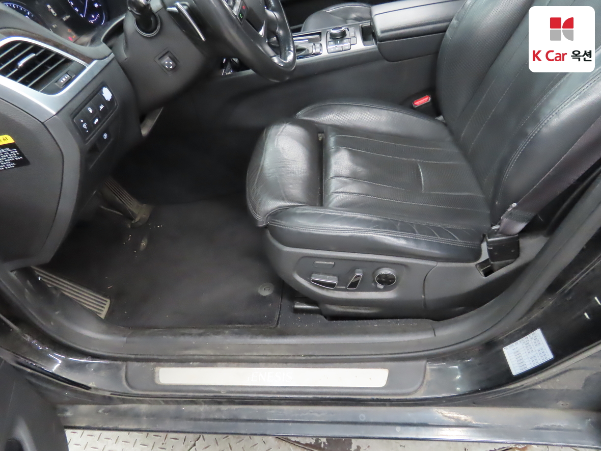 هيونداي جينيسيس 2014 - صورة 18