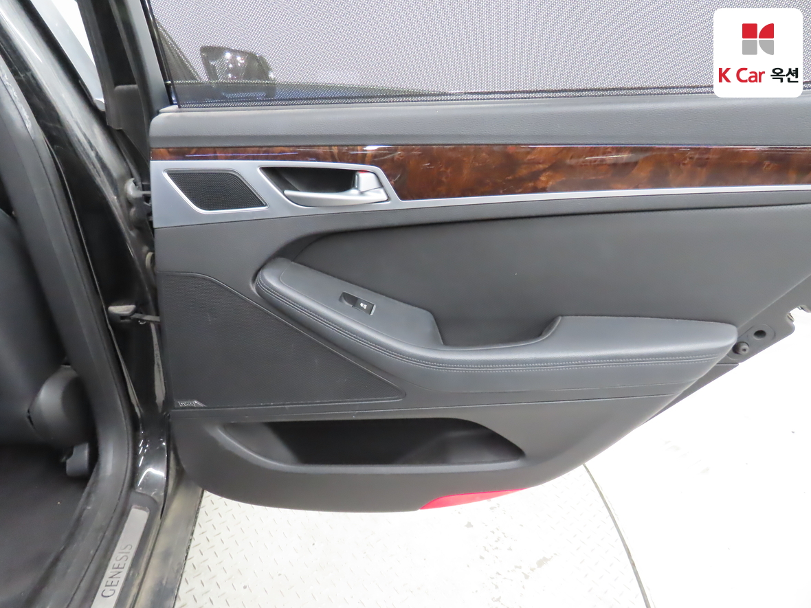 هيونداي جينيسيس 2014 - صورة 27