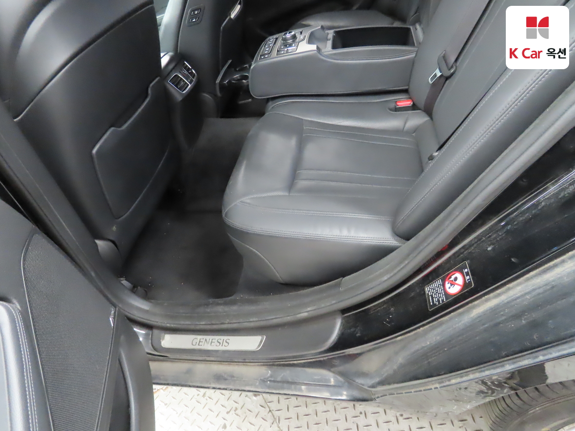 هيونداي جينيسيس 2014 - صورة 23