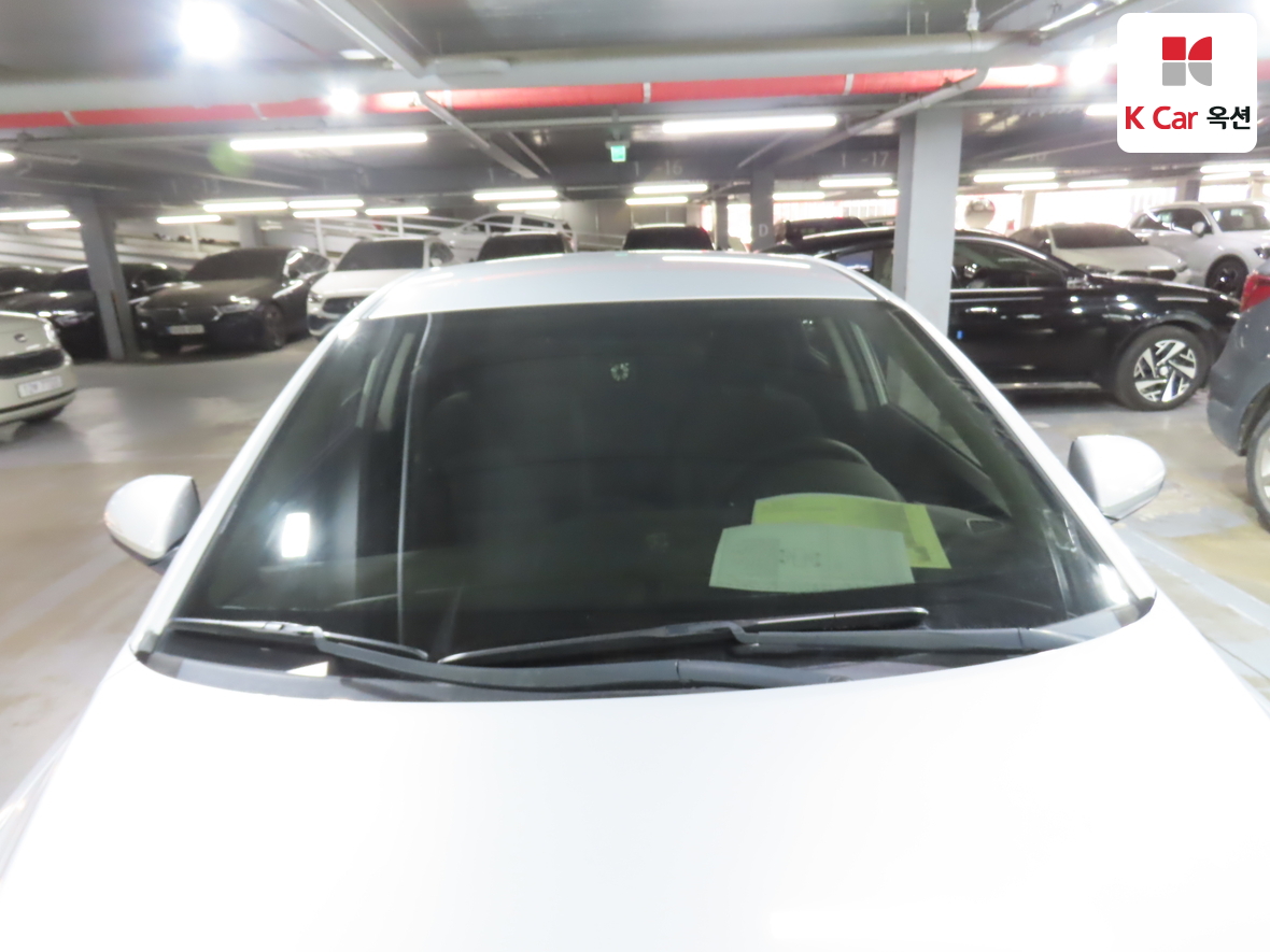 Hyundai Elantra 2018 - Image 32