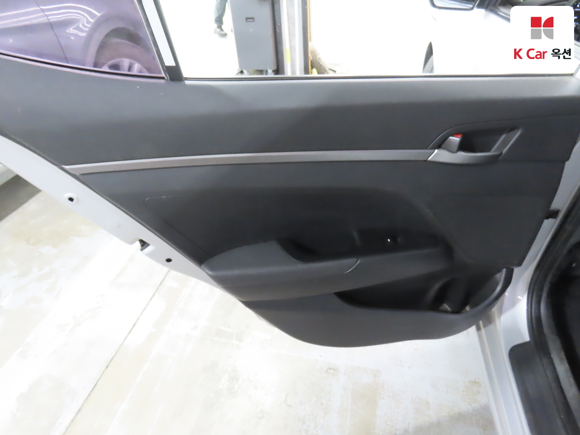 Hyundai Elantra 2018 - Image 20