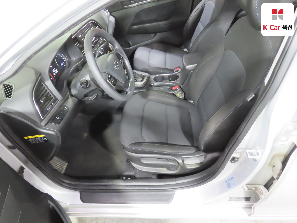 Hyundai Elantra 2018 - Image 17